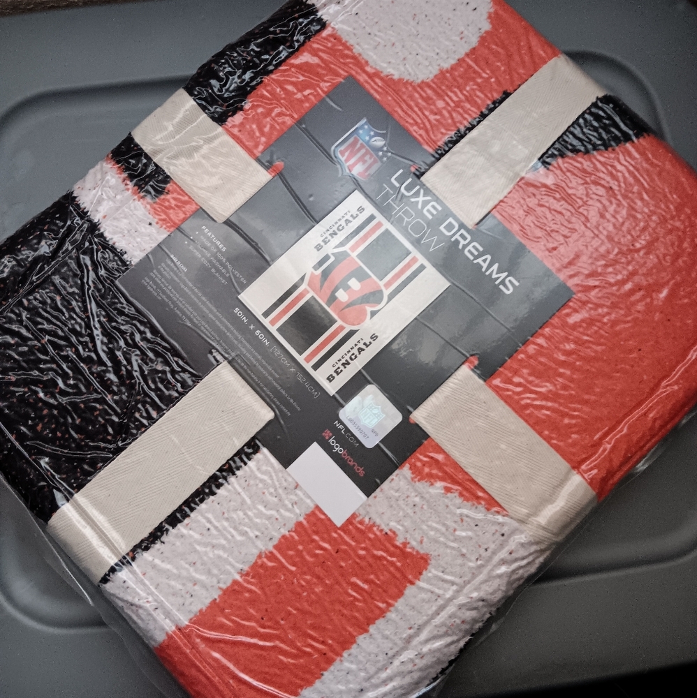 Cincinnati Bengals Luxe Throw Blanket | 50 in. x 60 in. | Black/Orange/White